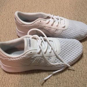 Nwot. Adidas cloudfoam white sneakers